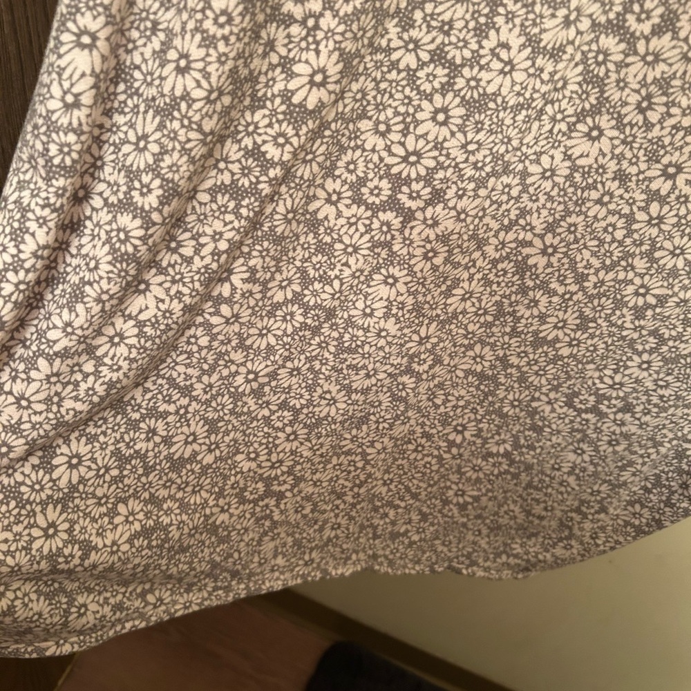 NWOT light knit top, v neck needs cami under, sz 2x, runs loose. - Picture 5 of 9